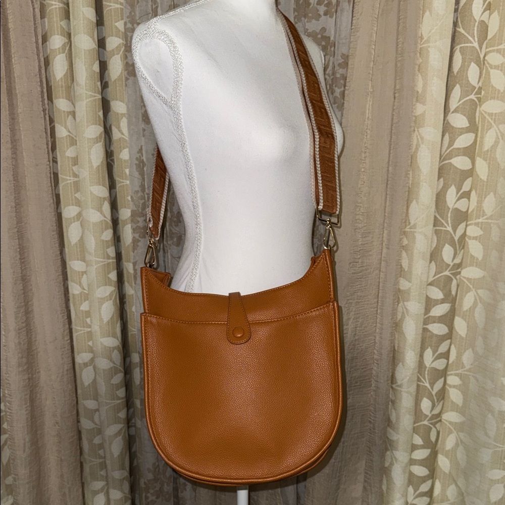 Ah Domed Crossbody Zip Top Closure